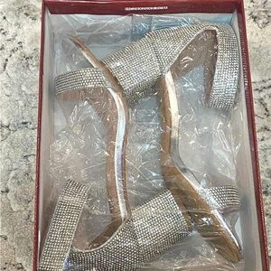 Delicacy Silver Rhinestone Sandals